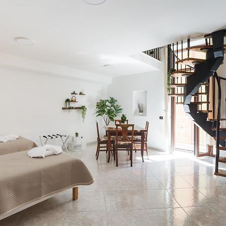 Covino House By Dimorra Apartment เนเปิลส์ ภายนอก รูปภาพ